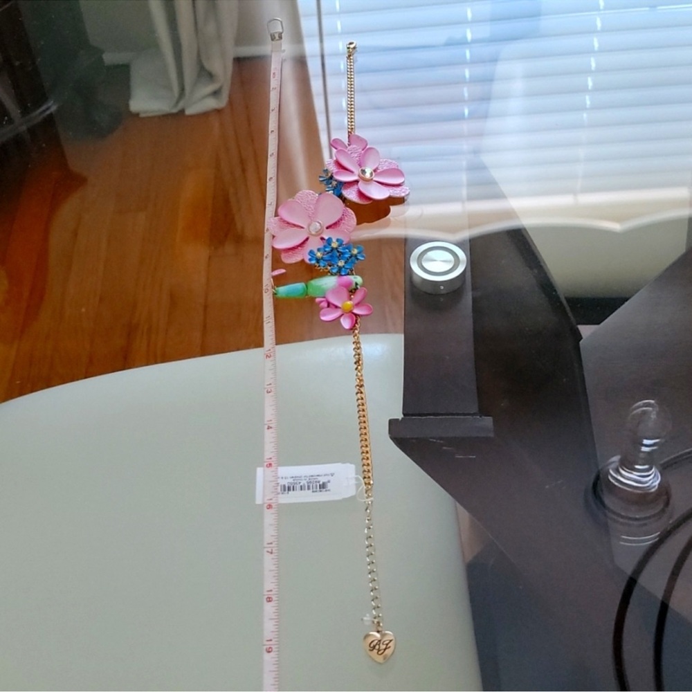 Betsey Johnson necklace - Picture 6 of 7